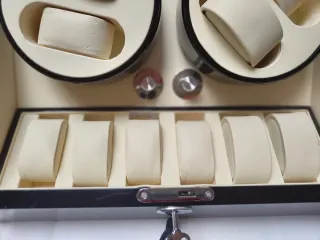 Caja guarda relojes automática