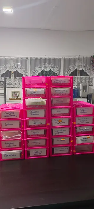 Cajas organizadoras de plástico rosa
