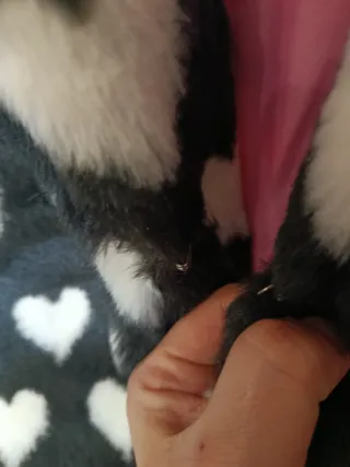 Abrigo Kling Corazones Negro Blanco Talla S