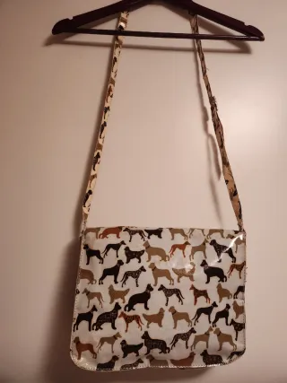 Bolso estampado perritos, correa amarillenta