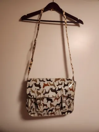Bolso estampado perritos, correa amarillenta