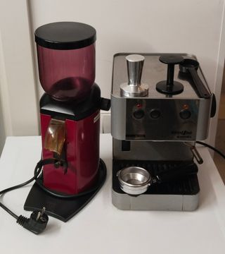 Cafetera Minimoka y Molinillo.