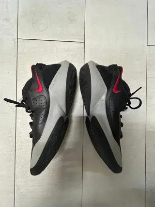 Zapatillas Baloncesto Nike Negras y Rojas