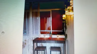 Toldo naranja y blanco