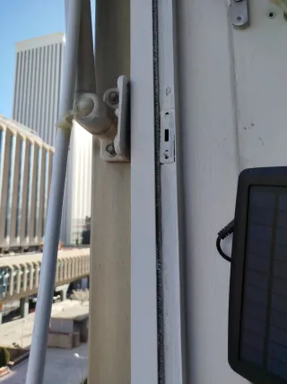 Toldo naranja y blanco