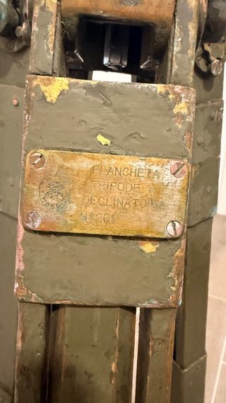 Trípode militar y Declinatoria N°201