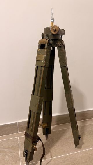Trípode militar y Declinatoria N°201