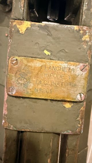 Trípode militar y Declinatoria N°201