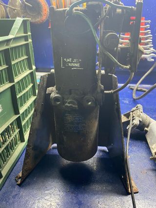 Bomba Power Trim Intraborda SAE J1171