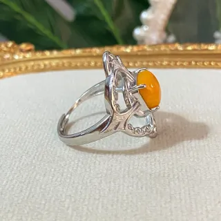 Anillo de acero inoxidable con ámbar natural