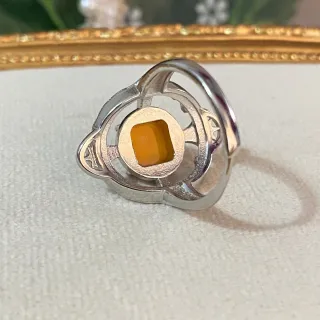 Anillo de acero inoxidable con ámbar natural