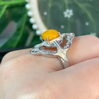 Anillo de acero inoxidable con ámbar natural