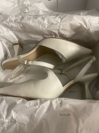 Sandalias ALDO blancas elegantes