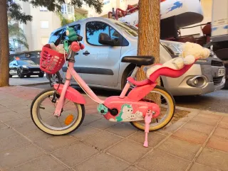 Bici niña rosa con cesta y asiento trasero