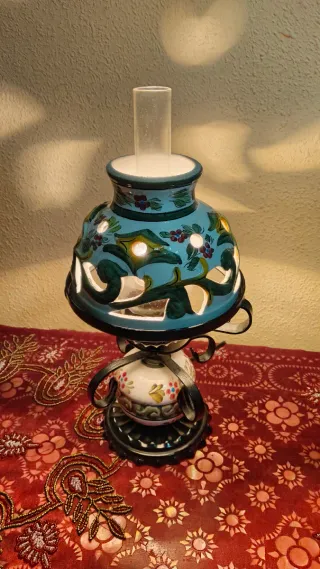 ANTIGUA LÁMPARA QUINQUÉ CERÁMICA Y HIERRO