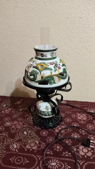 ANTIGUA LÁMPARA QUINQUÉ CERÁMICA Y HIERRO