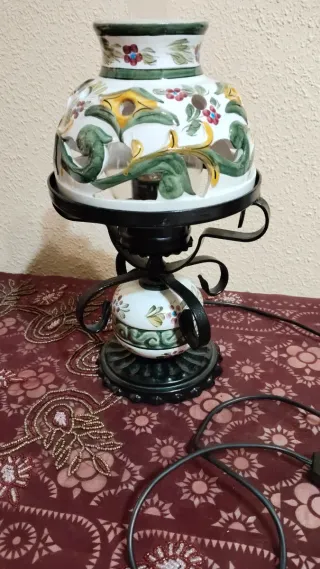 ANTIGUA LÁMPARA QUINQUÉ CERÁMICA Y HIERRO
