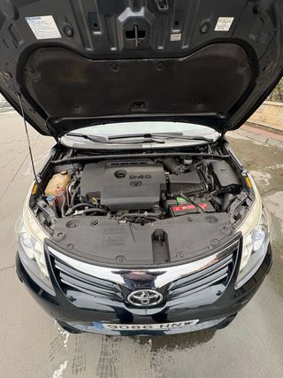 Toyota Avensis 2012