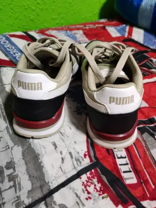 Tenis Puma Beige y Negro talla 39