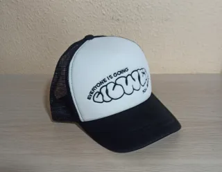 Gorra trucker PSYCHONE blanca y negra