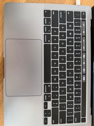 MacBook Pro 13” (2020) i5 · 16 GB RAM Muy Cuidado