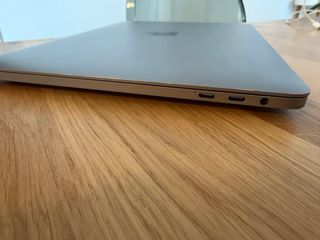 MacBook Pro 13” (2020) i5 · 16 GB RAM Muy Cuidado