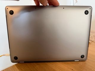 MacBook Pro 13” (2020) i5 · 16 GB RAM Muy Cuidado