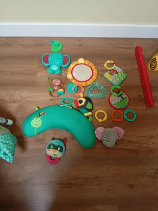 Parque Bebé Bright Starts/gimnasio ikea + 4 Peluch