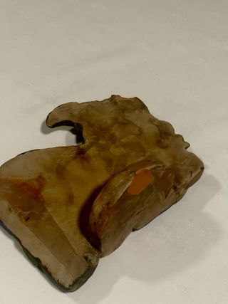 Figura cerámica bruja con rana