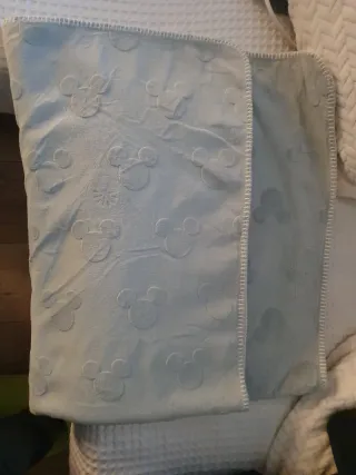 Protector cuna, cojín, sábanas y mantita Edredón.m