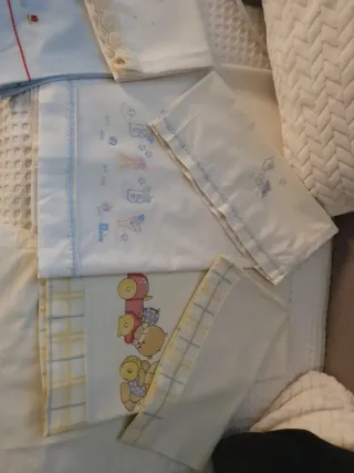 Protector cuna, cojín, sábanas y mantita Edredón.m