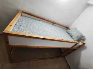 Cama alta infantil KURA IKEA con colchón