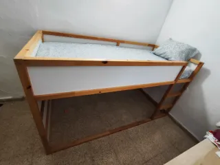 Cama alta infantil KURA IKEA con colchón