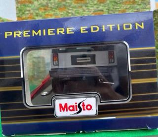 Hummer H2 “UN” – Maisto Premiere Edition – 1/18