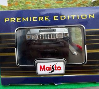 Hummer H2 “UN” – Maisto Premiere Edition – 1/18