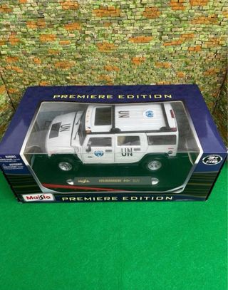 Hummer H2 “UN” – Maisto Premiere Edition – 1/18