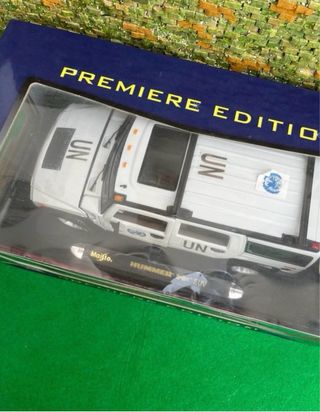 Hummer H2 “UN” – Maisto Premiere Edition – 1/18