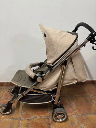 Silla de paseo ligera color beige