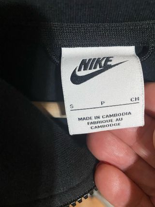 Chaqueta Nike Tech Original sin apenas uso, nueva