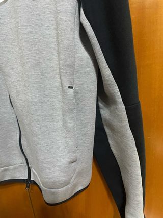 Chaqueta Nike Tech Original sin apenas uso, nueva
