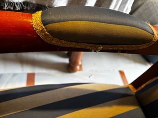 Lote 2 sillones y 6 sillas tapizadas