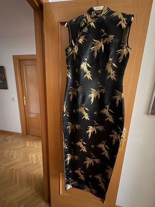 Vestido chino negro y dorado