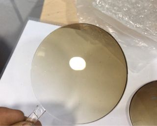 Cristales para gafas marrones.