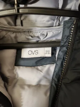 Gilet imbottito con cappuccio grigio