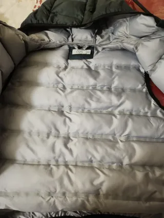 Gilet imbottito con cappuccio grigio