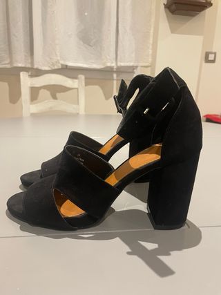 Sandalias fiesta tacón negras Lefties T39