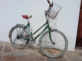 Bicicleta plegable roja vintage