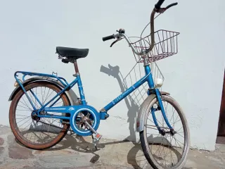 Bicicleta plegable roja vintage