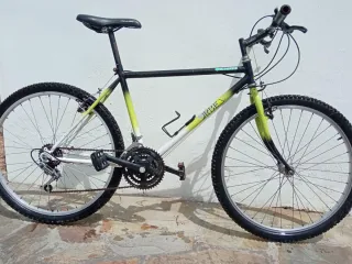 Bicicleta plegable roja vintage