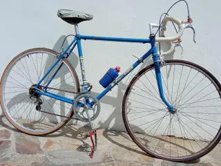 Bicicleta plegable roja vintage
